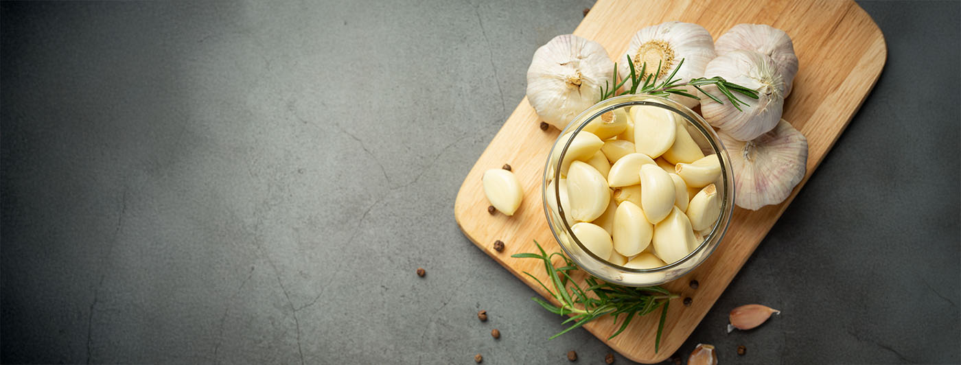 eating garlic at night benefits