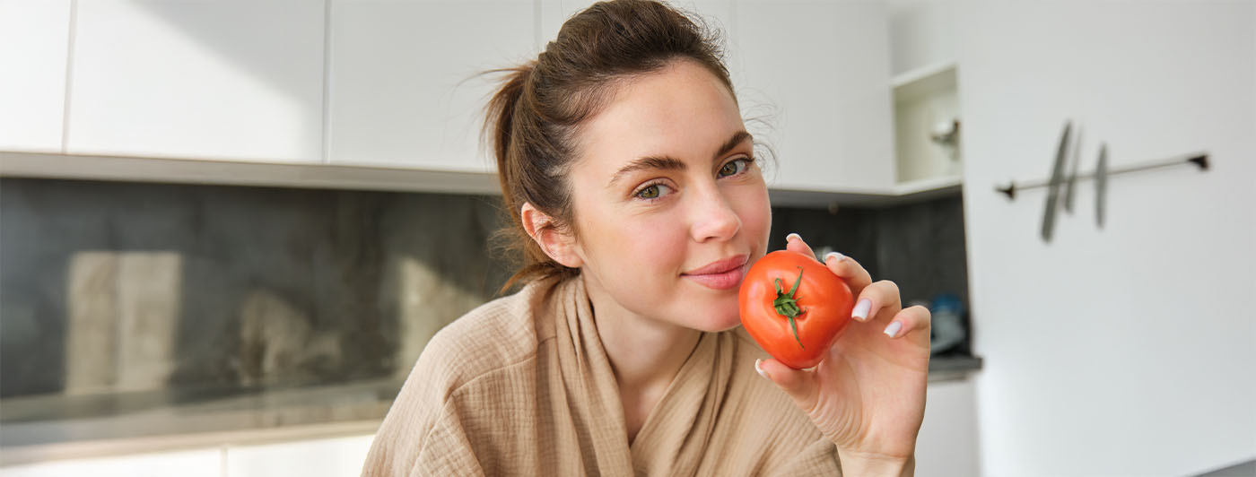 1 tomato calories